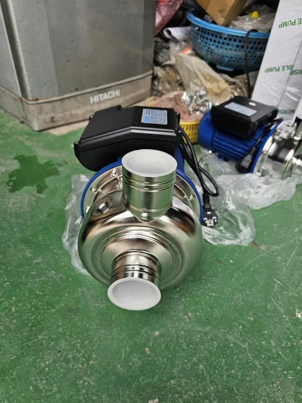Đường ống và van chia khu trên tuyến tưới